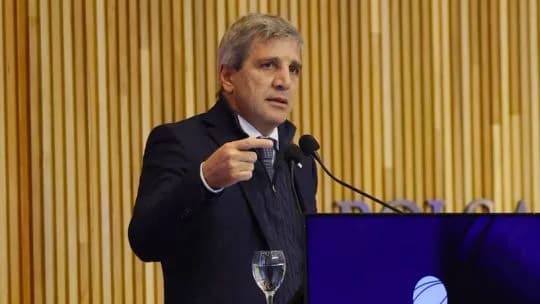 Caputo en Córdoba: "No vamos a tener problemas con el dólar", de cara a las elecciones