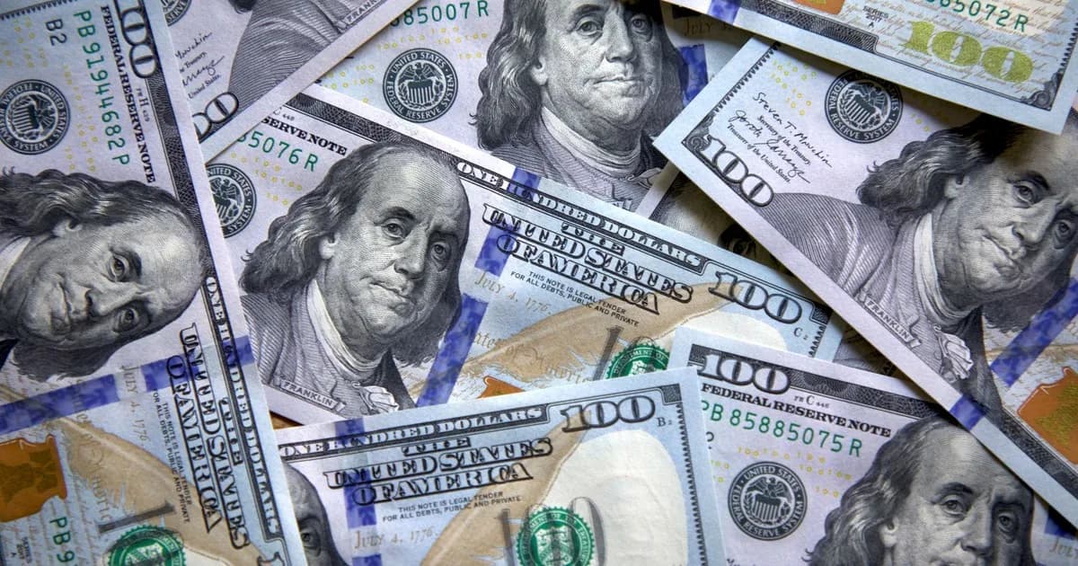 Con el dólar estable, sube el riesgo país mientras el mercado centra su expectativa en la licitación de deuda de esta tarde