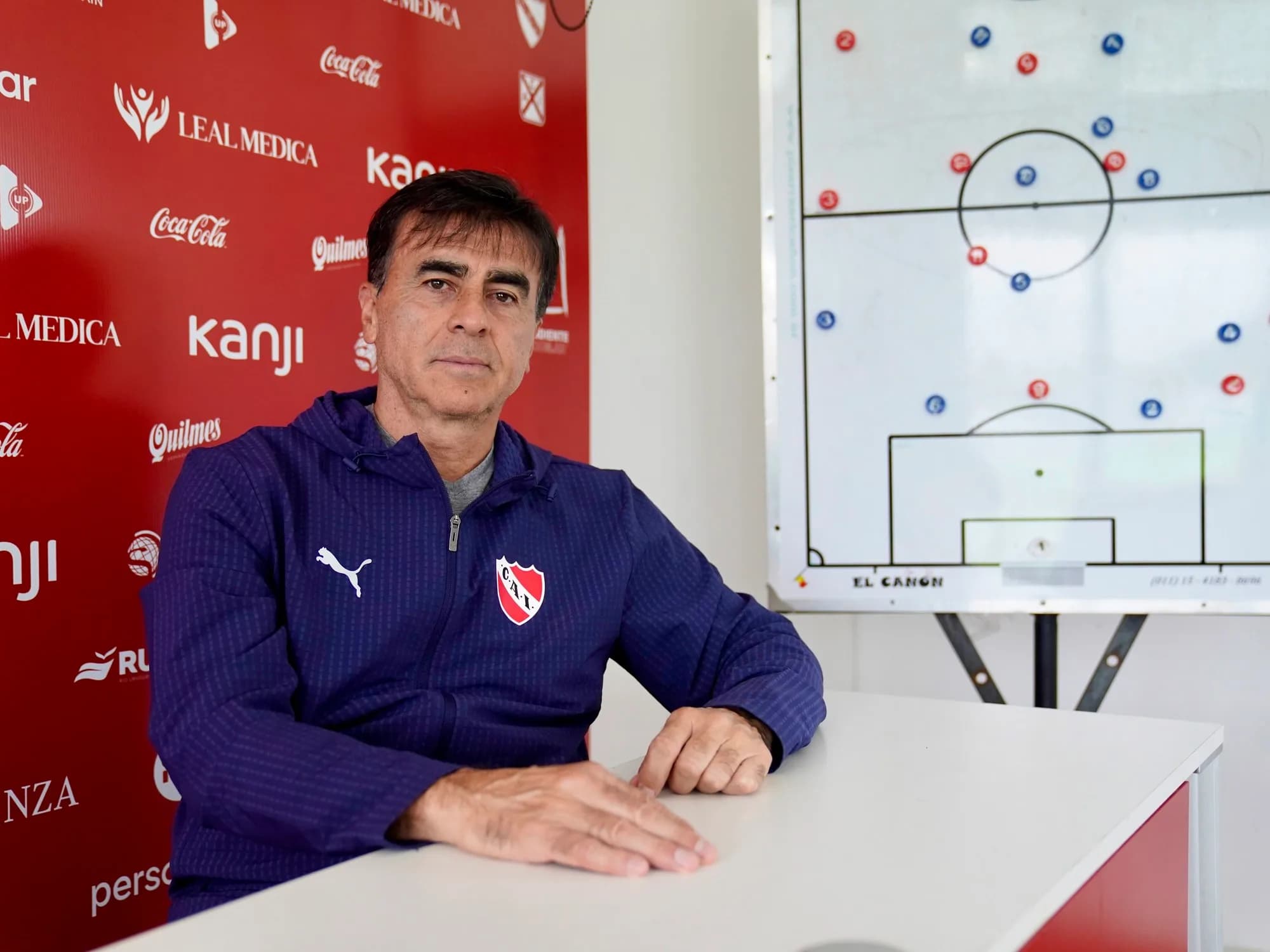 Independiente decidió echar a Gustavo Quinteros: ¿quién dirige?