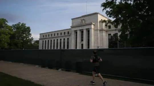 La Fed vuelve a dividirse por las tasas: Hammack pide una suba inmediata pese a la moderación de la inflación