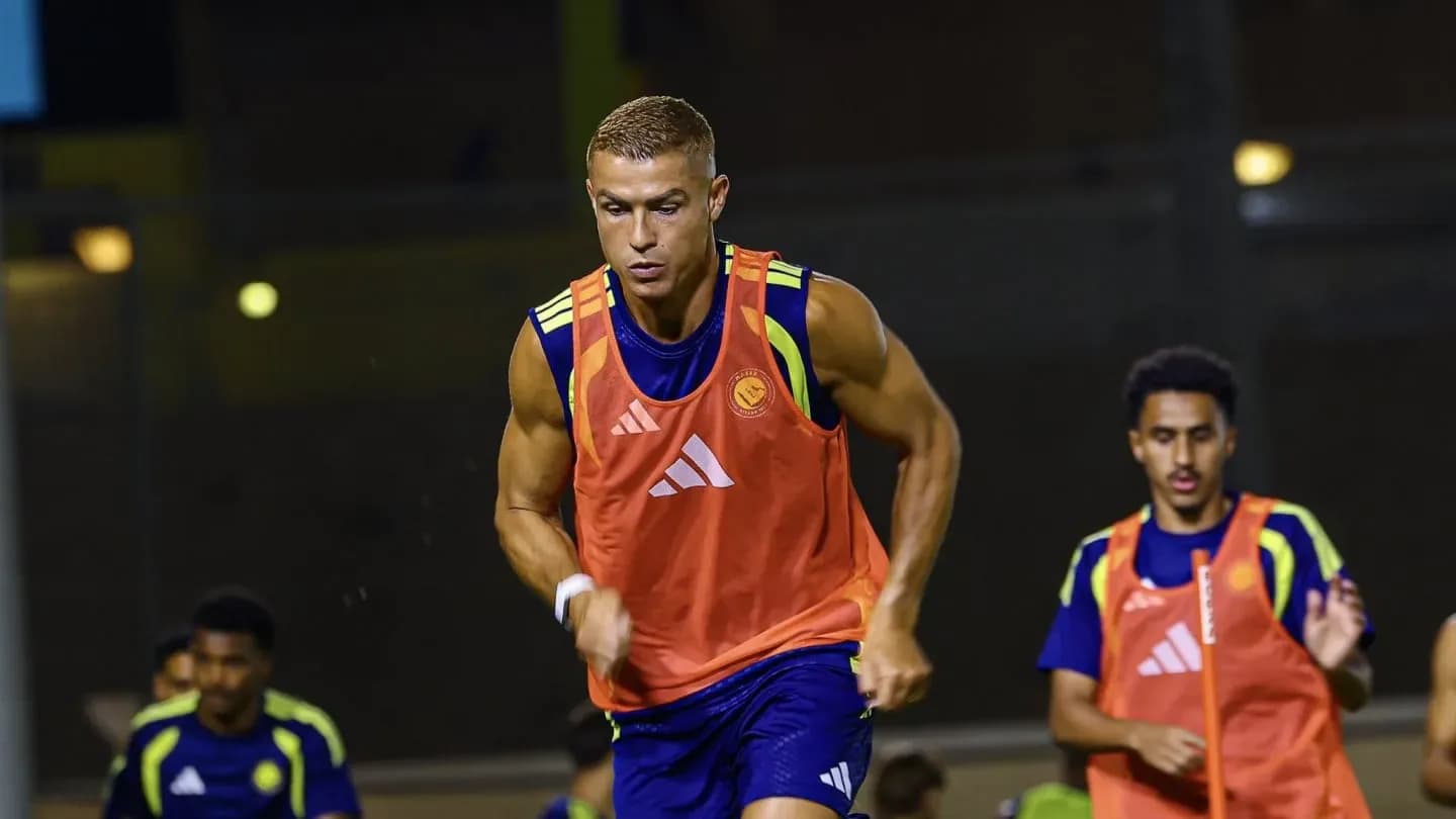 Cristiano Ronaldo volvió a Al Nassr con nuevo look y va por el objetivo: llegar a los mil goles - TyC Sports