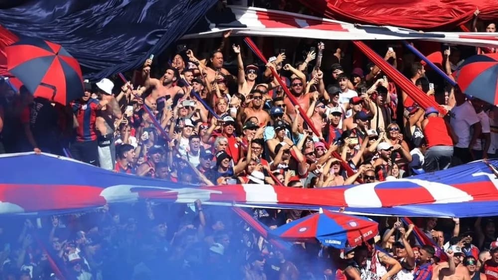 La barra de San Lorenzo irrumpió en plena práctica del plantel tras la derrota ante Huracán