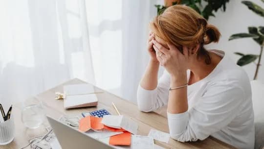 La economía cotidiana sigue en rojo: empleo y salarios preocupan más que la inflación