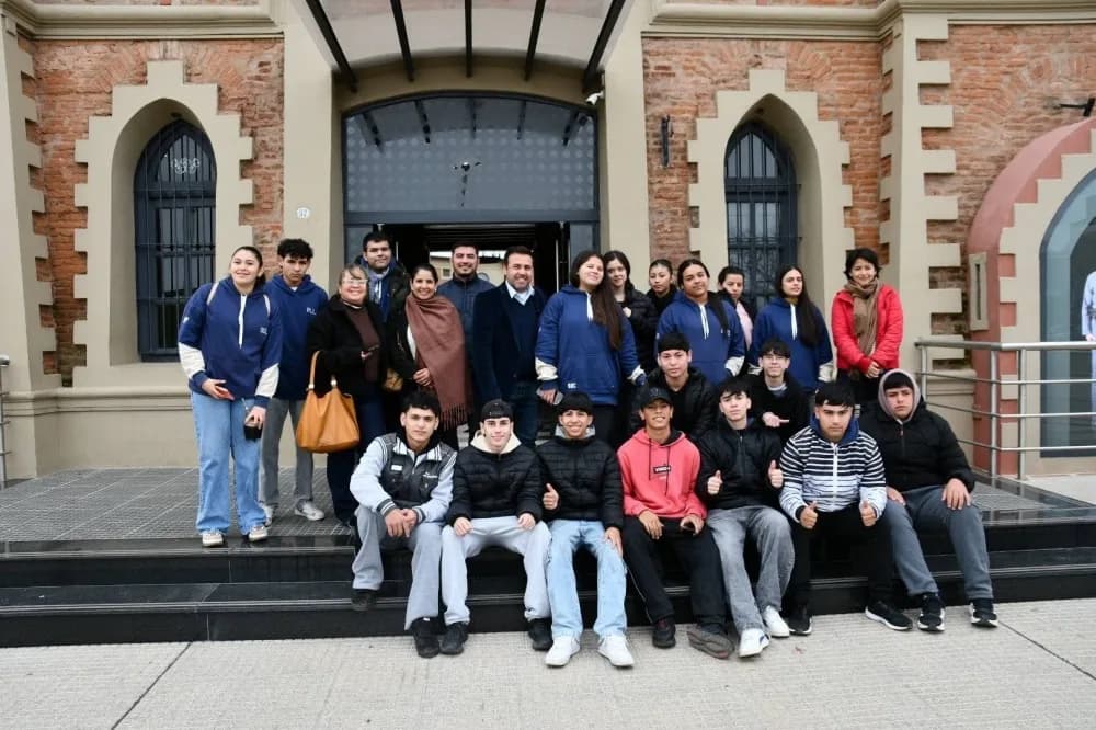 Estudiantes del colegio Normal de Saladas recorrieron la ciudad de Corrientes