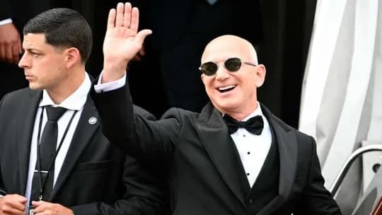 Liverpool suma a Jeff Bezos como inversionista en acuerdo por una participación de 30%