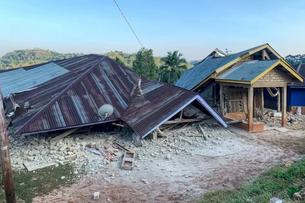 Un terremoto de magnitud 7,7 sacudió la costa de Indonesia