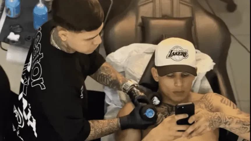 El consejo del cuerpo técnico de Boca a Flores por su tatuaje que generó repercusiones - TyC Sports