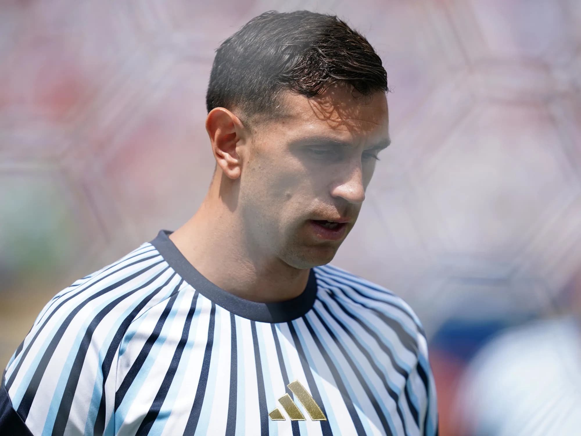 Se reactivó el interés de la Juventus por el Dibu Martínez: nueva negociación y el otro pase que destrabaría el fichaje