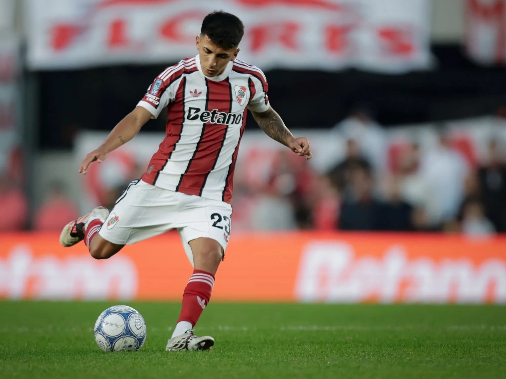 Almada, la claridad y el cambio de ritmo que necesitaba River