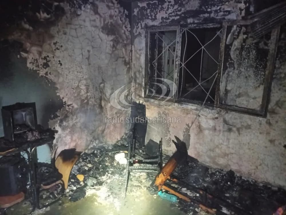 Incendio consumió una vivienda y una persona fue asistida