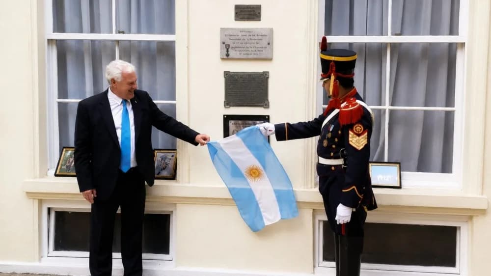El Poder Judicial de Corrientes rindió homenaje en Francia al Padre de la Patria