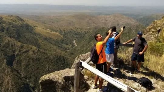 Más viajeros y menos gasto: Así fue el impacto económico del fin de semana largo de San Martín