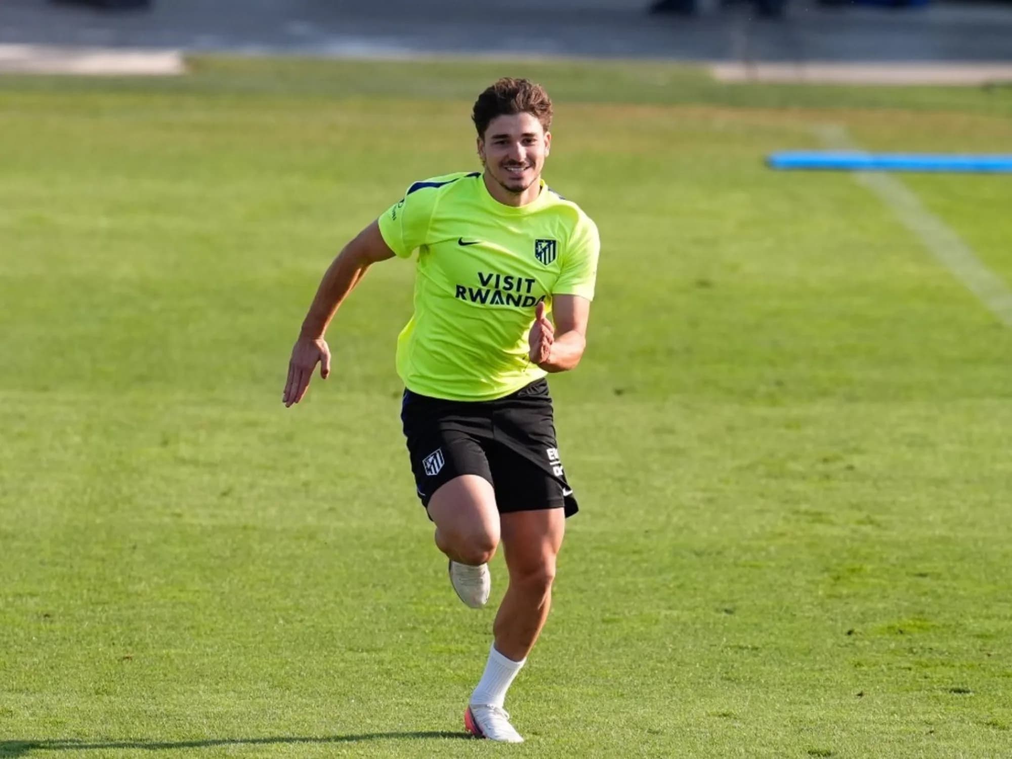 Julián Álvarez: la semana bajo las órdenes de Simeone, el "libérenlo" de redes sociales y ¿suplente para el debut en LaLiga?