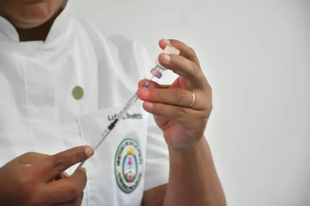 Instan a completar esquemas de vacunas del calendario y antigripal