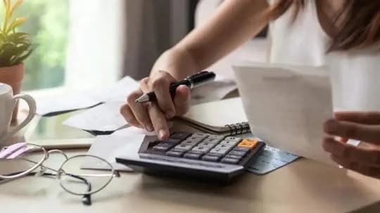 El salario caduca antes del día 20: ya se piden adelantos de salarios a mitad de mes