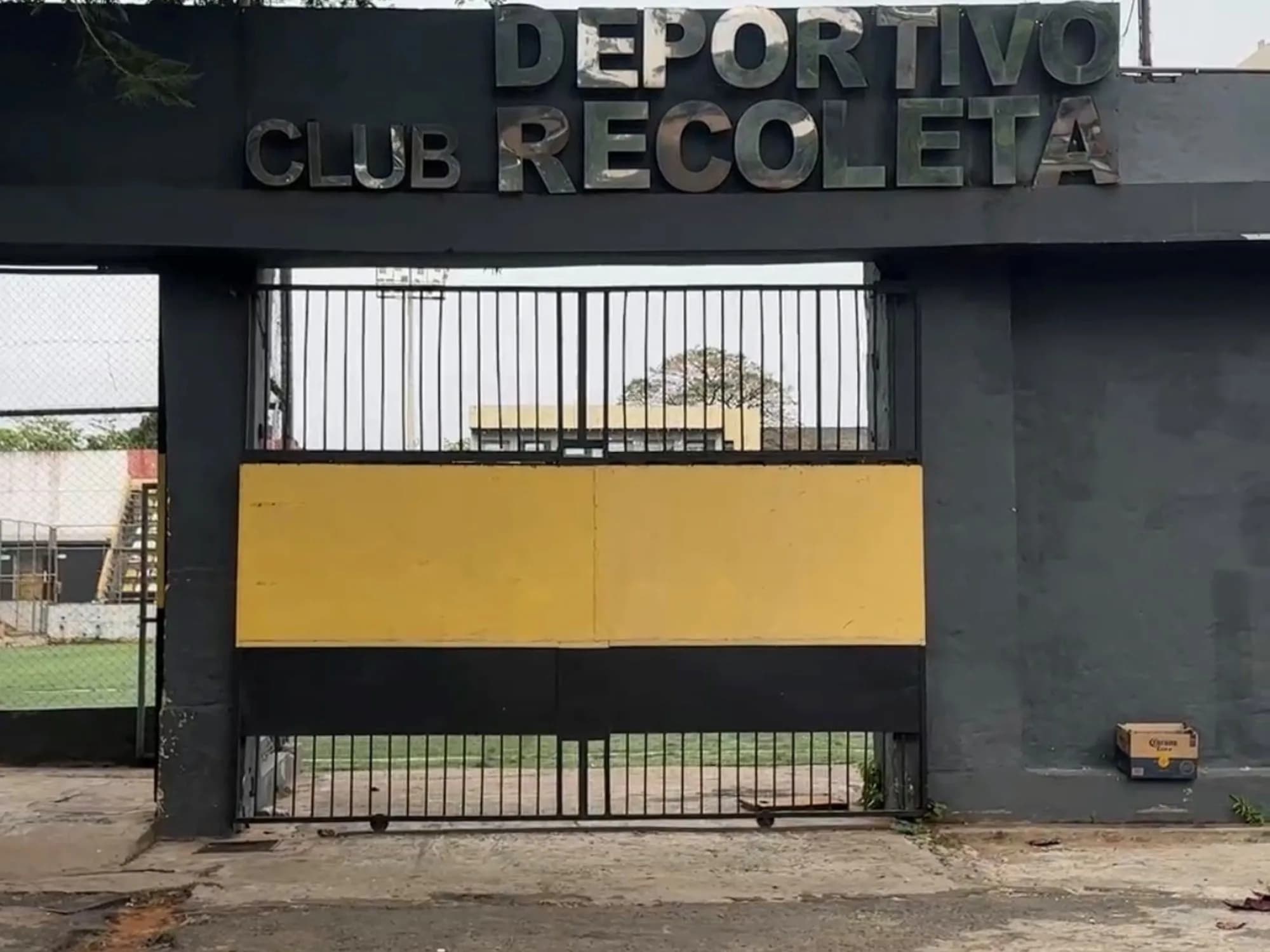 Olé en la cancha de Recoleta: vestuario, regalos y un cementerio a pocos pasos