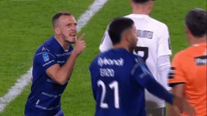Max se fue expulsado tras solo seis minutos en cancha y estalló contra Echavarría - TyC Sports