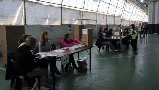 Encuesta: los indecisos ya son la tercera fuerza de cara a las elecciones de 2027