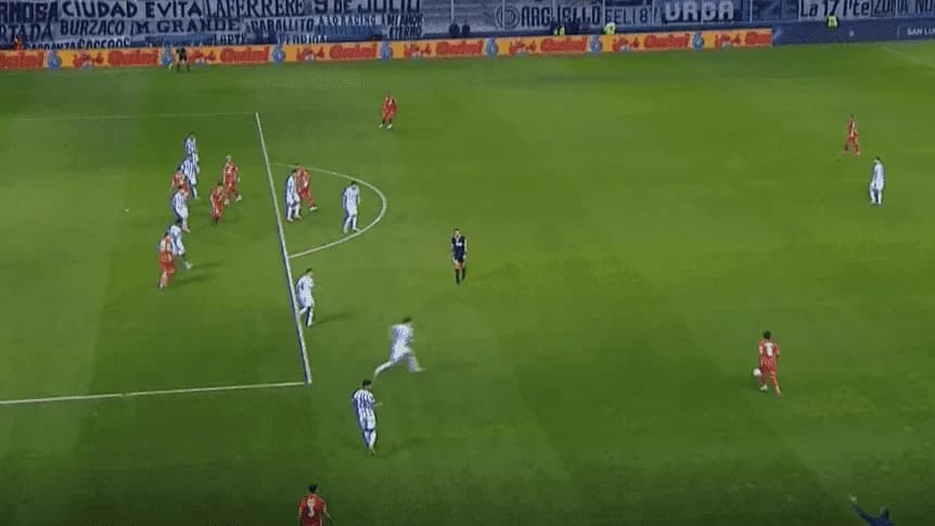 La reclama todo Belgrano: la jugada que salvó a Racing del empate agónico - TyC Sports