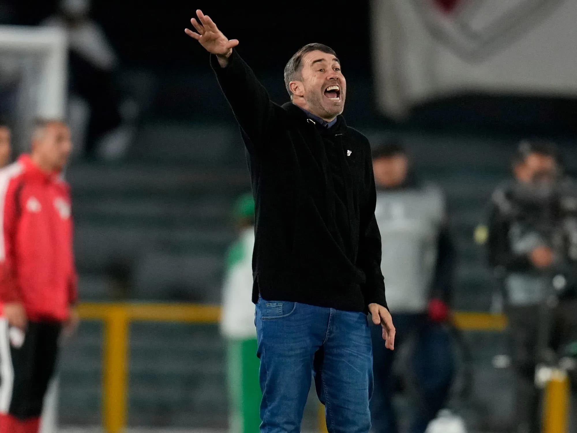 Videos: las jugadas en las que se salvó River más la calentura de Coudet con Borré y qué dijo el DT
