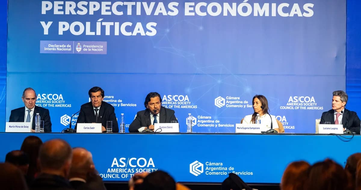 El GNL pone fecha al salto exportador y el oro invierte, mientras el cobre y el petróleo maduro definen su futuro