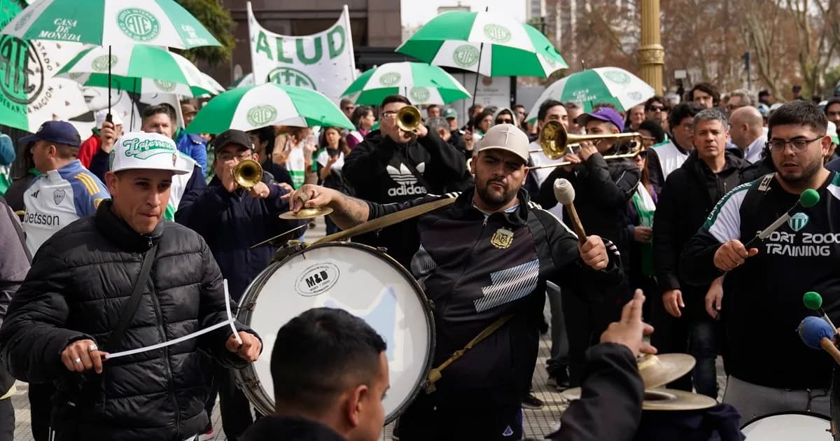 Por el aumento a las universidades nacionales, en junio los salarios registrados subieron el 2,4% versus una inflación del 1,9%