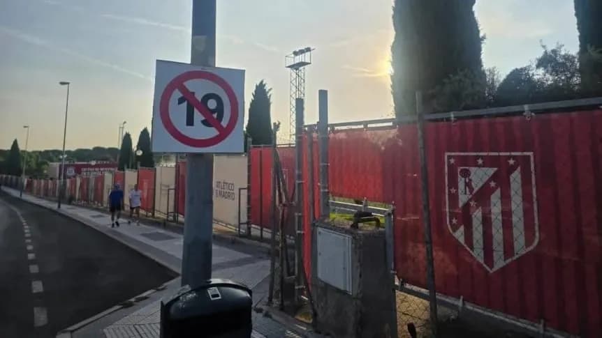 Relación rota: los carteles contra Julián Álvarez que aparecieron en el predio de Atlético de Madrid - TyC Sports