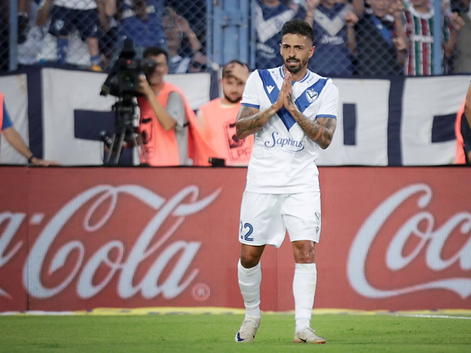 Lanzini, de verdugo de River a su primera vez en el Monumental con Vélez