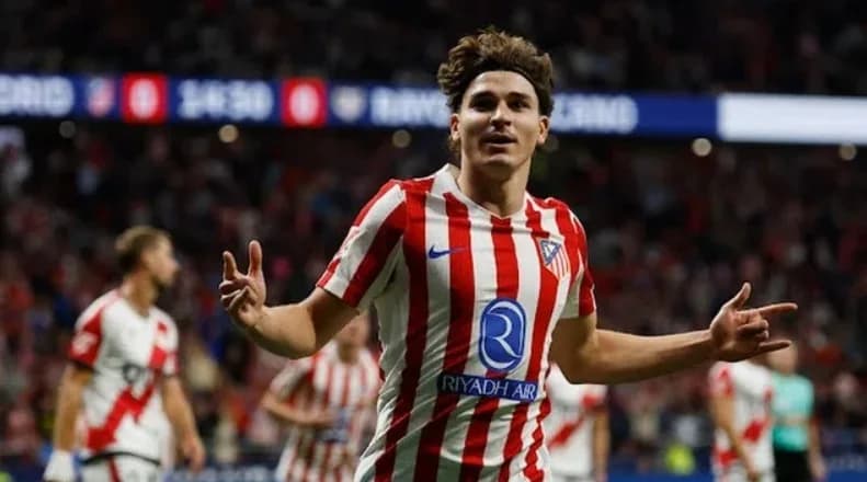 Simeone convocó a Julián Álvarez y lo respaldó en medio de la tensión