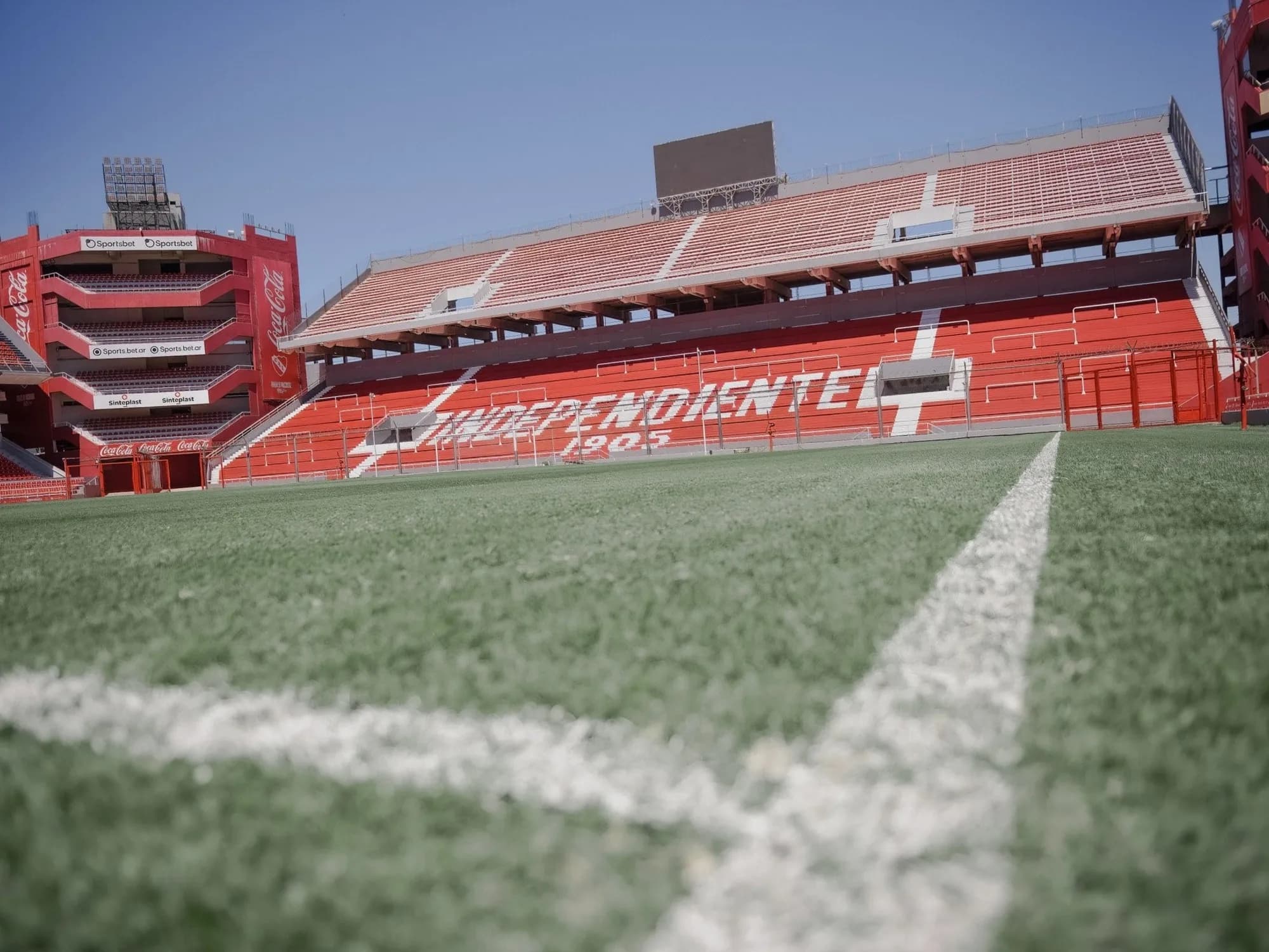El Rojo estrena técnico y busca despegar ante la Lepra mendocina