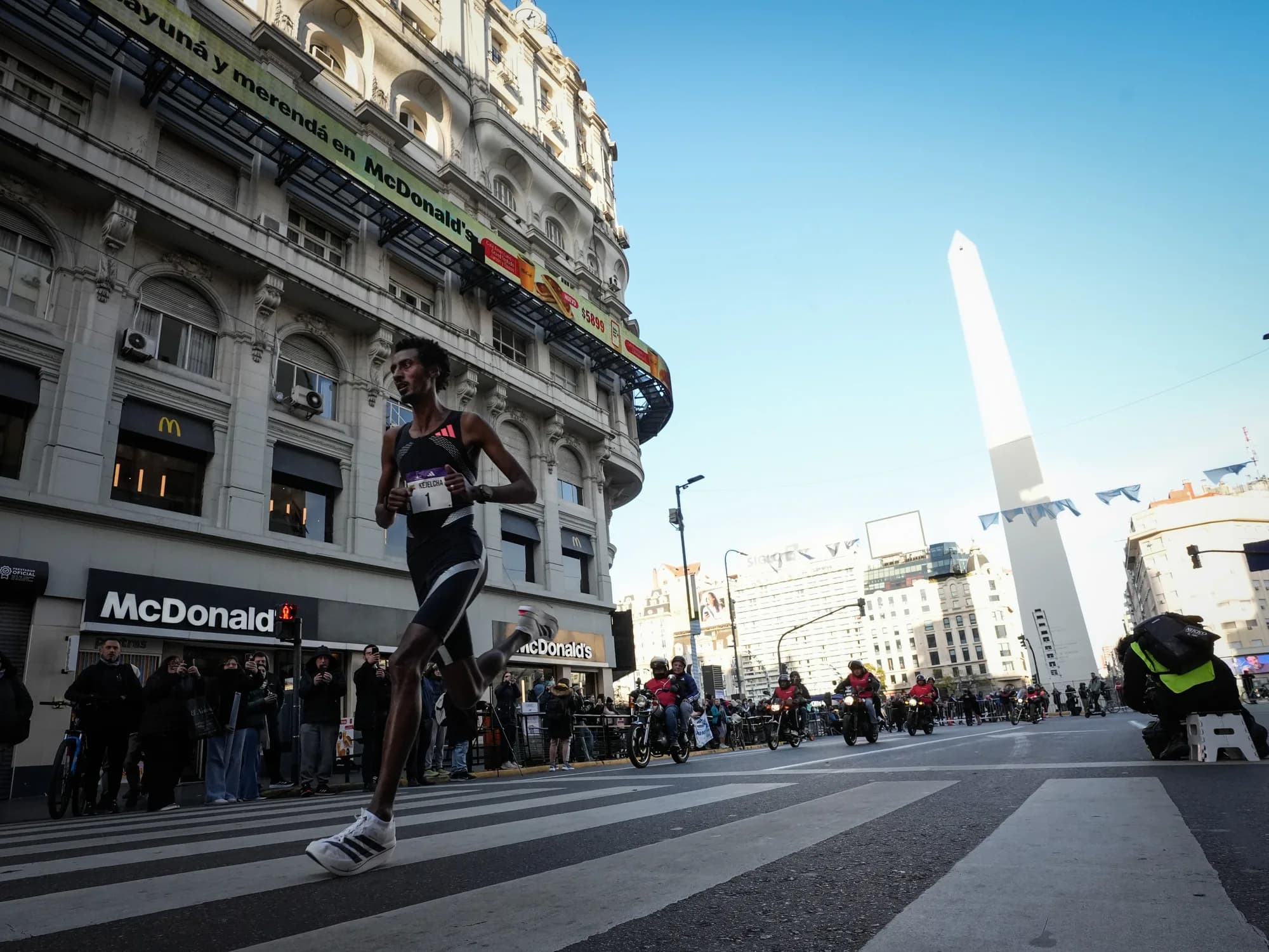 Yomif Kejelcha, nuevo récord mundial en los 21K de Buenos Aires