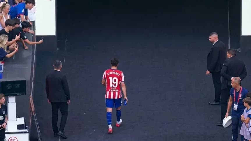 Simeone reveló por qué Julián se fue solo al vestuario y no saludó a los hinchas de Atlético de Madrid - TyC Sports