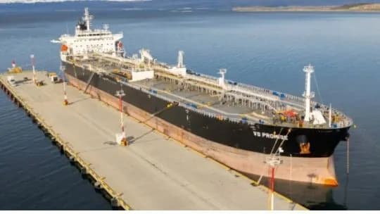 Tierra del Fuego protestó por el amarre de un buque petrolero británico y reclamó el fin de la intervención nacional sobre su puerto