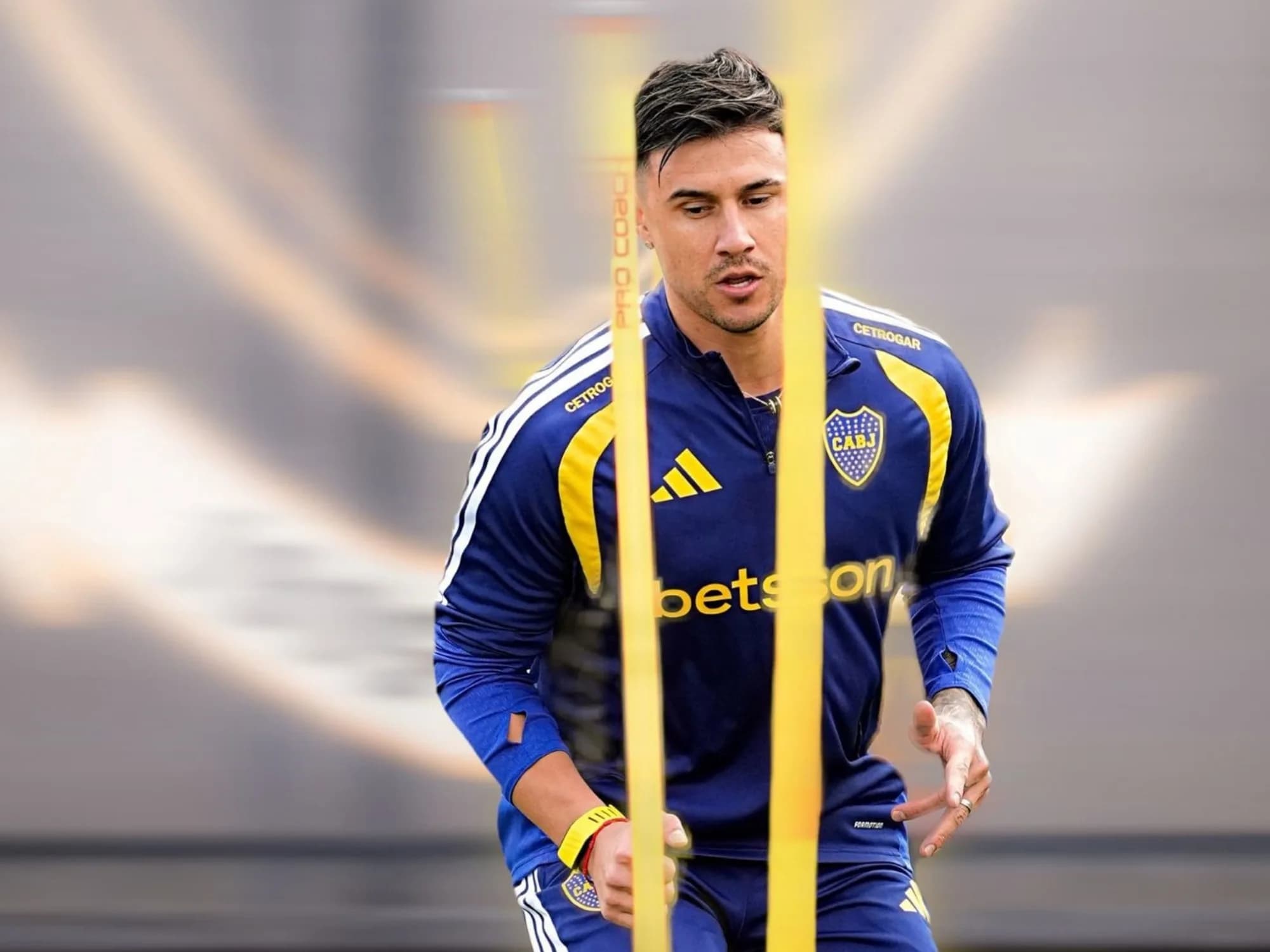 Adam Bareiro será operado y Boca lo perderá hasta el 2027