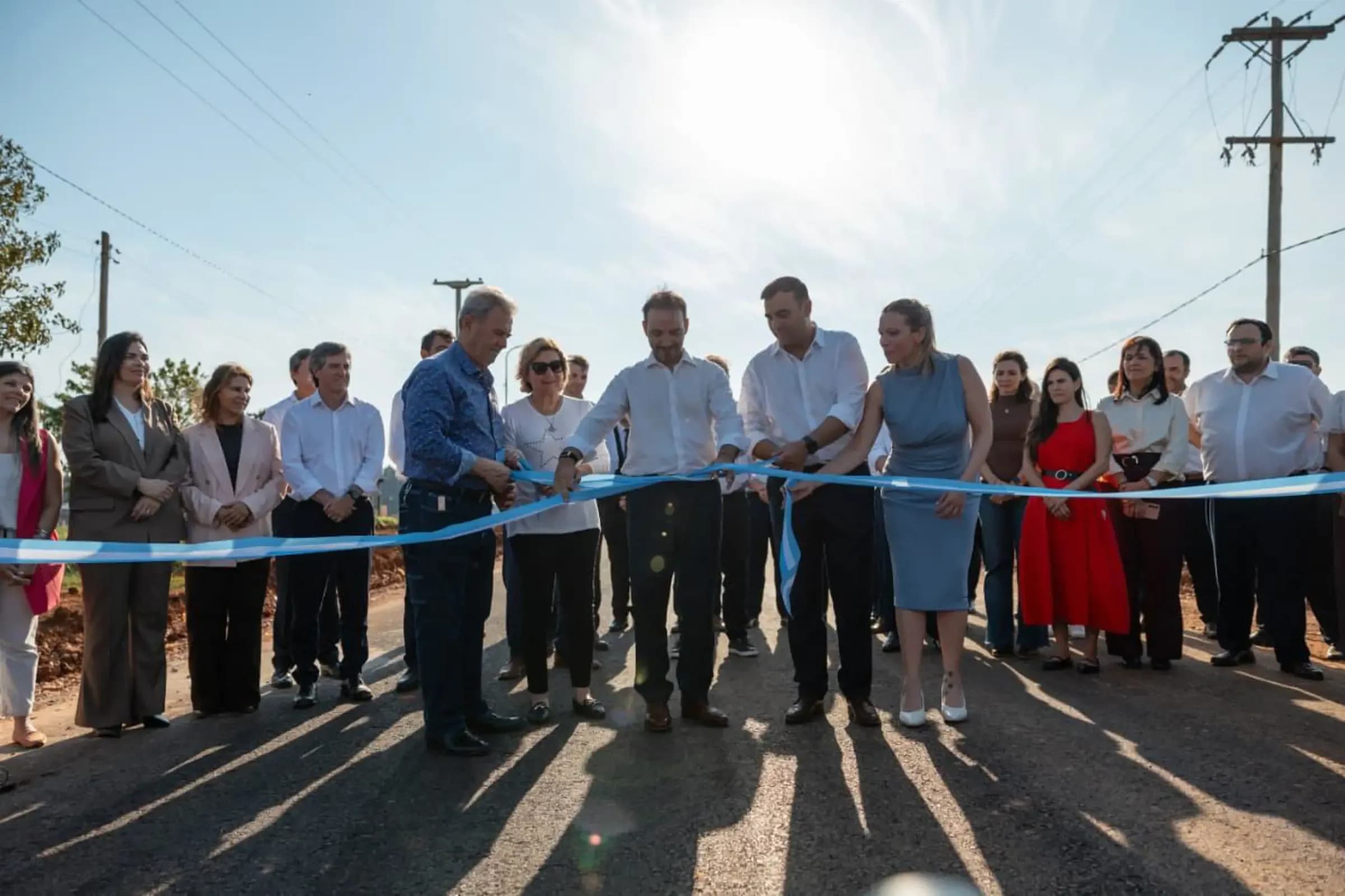 El Gobernador inauguró la pavimentación del acceso a la maderera Zozzoli en Santo Tomé