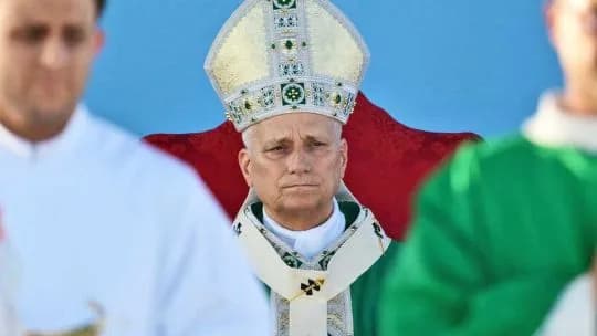 El Vaticano habla, el Papa firma