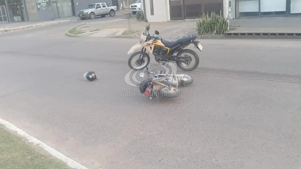 Portada de video: Motociclista causó la caída de otros conductores y se fue del lugar