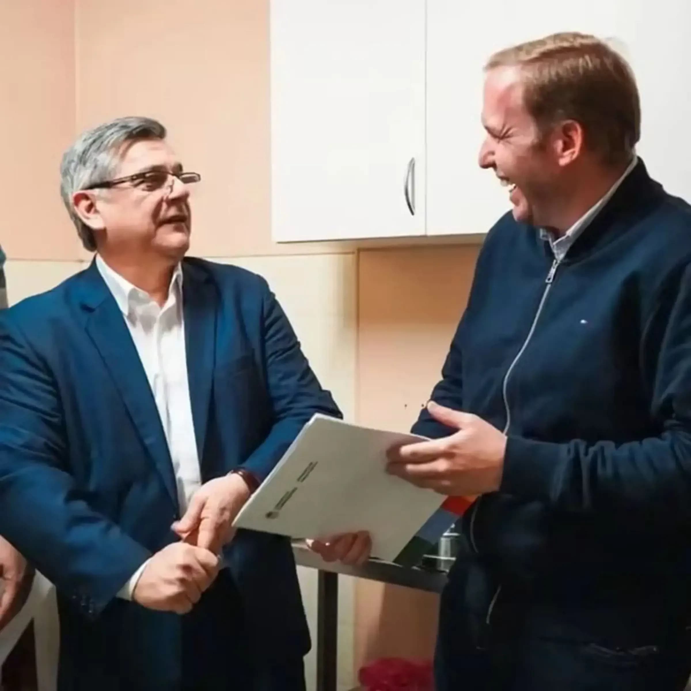 La Provincia entregó equipamiento para el hospital "Dr. Ricardo Billinghurst"
