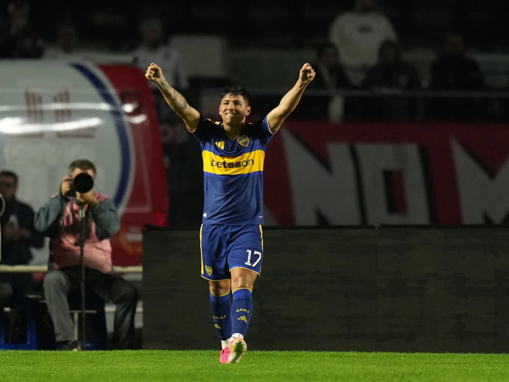 Lozano, el goleador inesperado: primer grito en Boca y su coincidencia con el Negro Ibarra