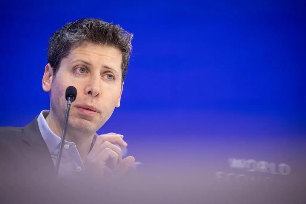 “El mundo tiene razón al tener miedo de la IA”. La solución de Sam Altman es que confiemos en quienes la están construyendo