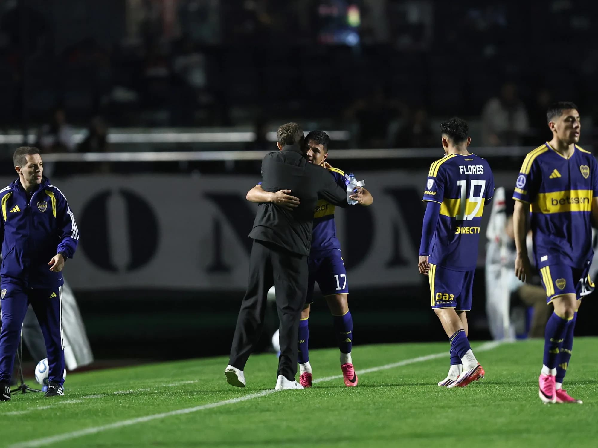 El contundente mensaje del Vasco a los jugadores tras avanzar a semis de la Sudamericana: "En el avión..."