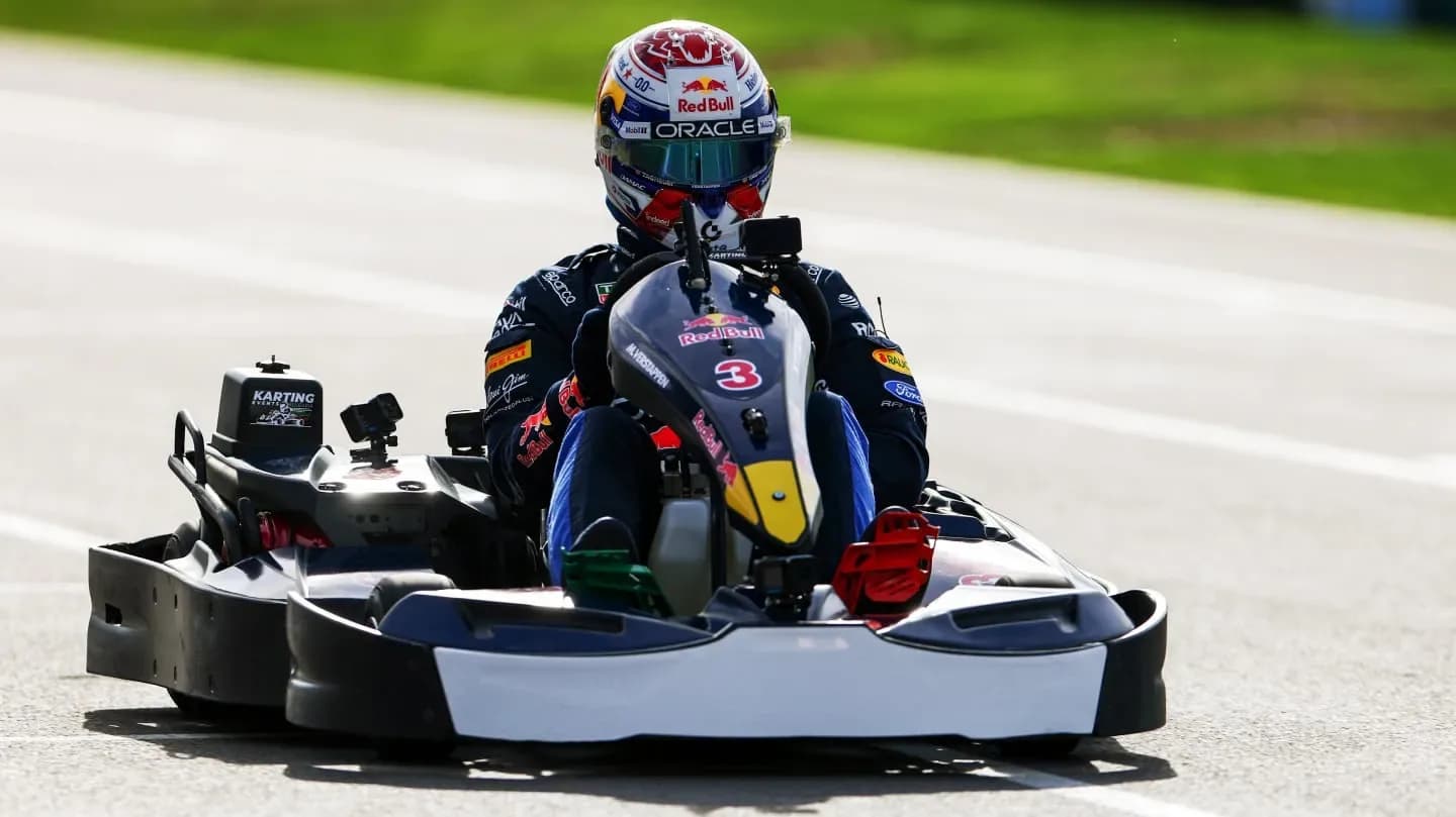 En tan solo 14 vueltas, Verstappen voló y ganó el desafío contra 100 kartings en Silverstone - TyC Sports