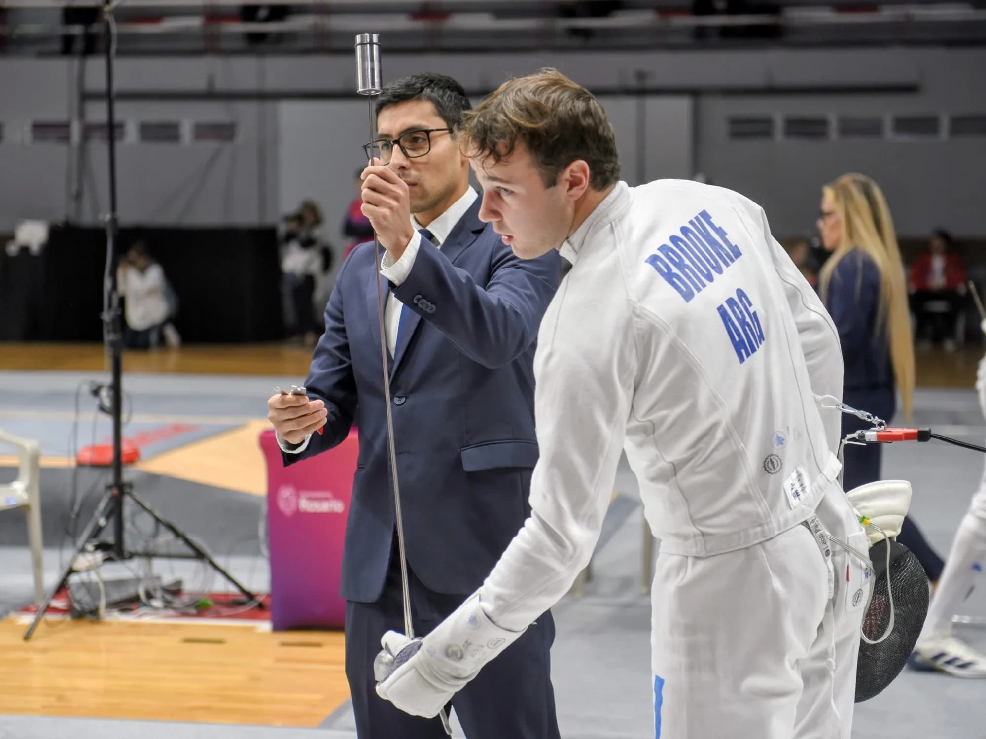 Alec Brooke, el esgrimista inglés que representa a Argentina en los Juegos Suramericanos y es fanático de Messi