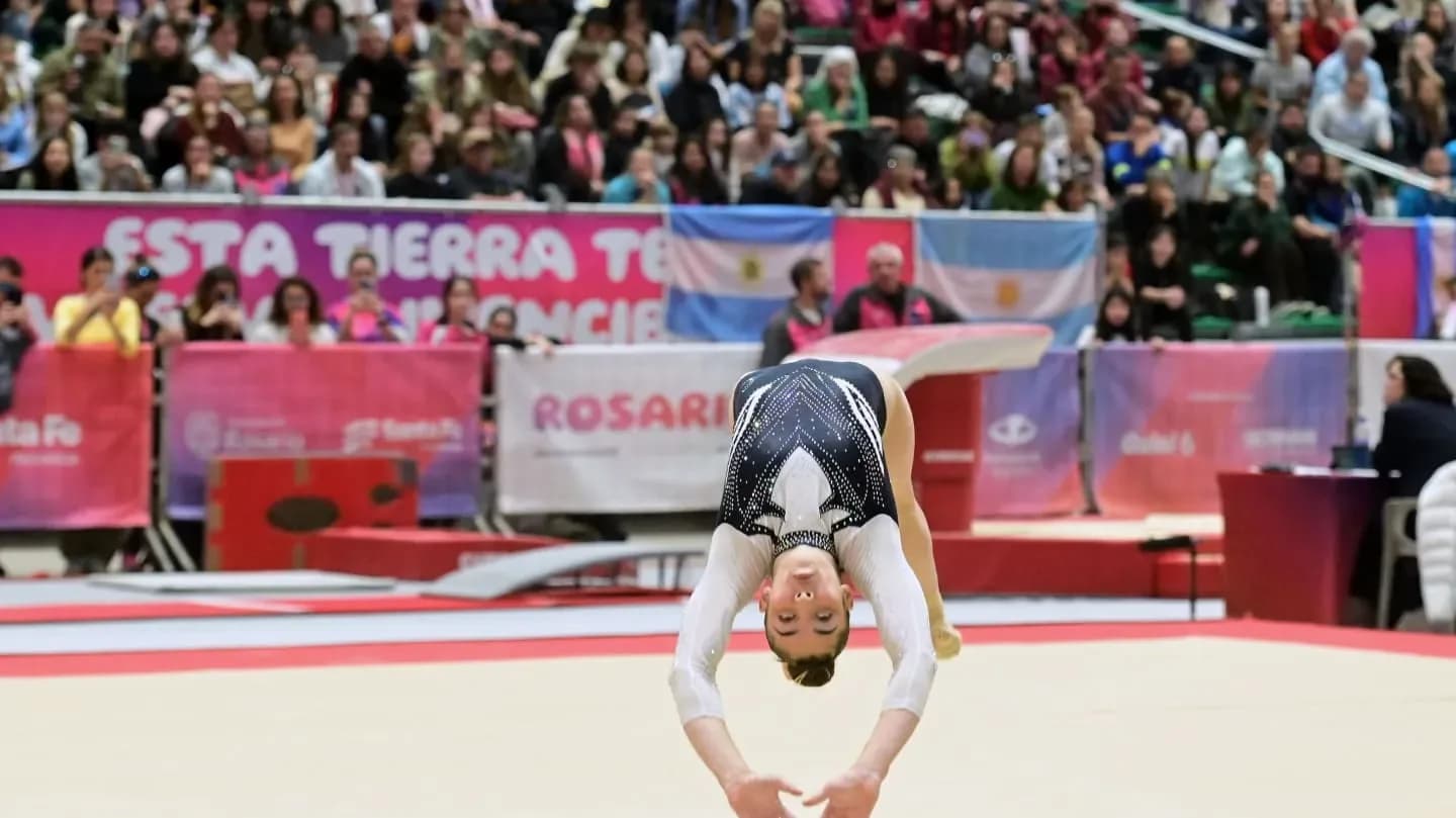 La gimnasta argentina de 16 años que ganó cuatro oros y rompió 32 años de historia en los Juegos Suramericanos 2026 - TyC Sports