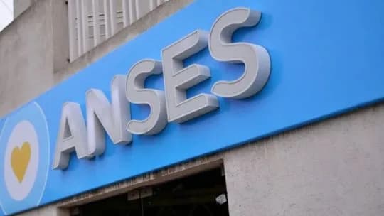 Cambió el sistema de control de la AUH: cómo afecta a los titulares del beneficio