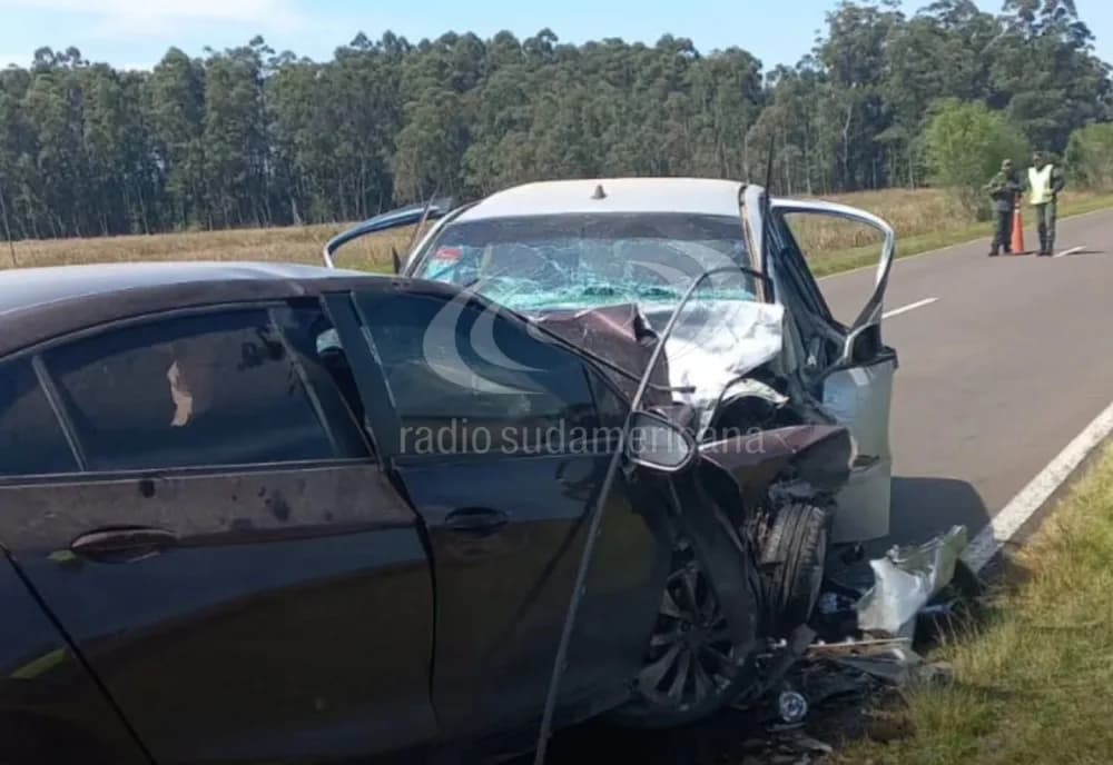 Villa Olivari: trágico choque frontal entre dos autos sobre ruta 12 dejó tres fallecidos