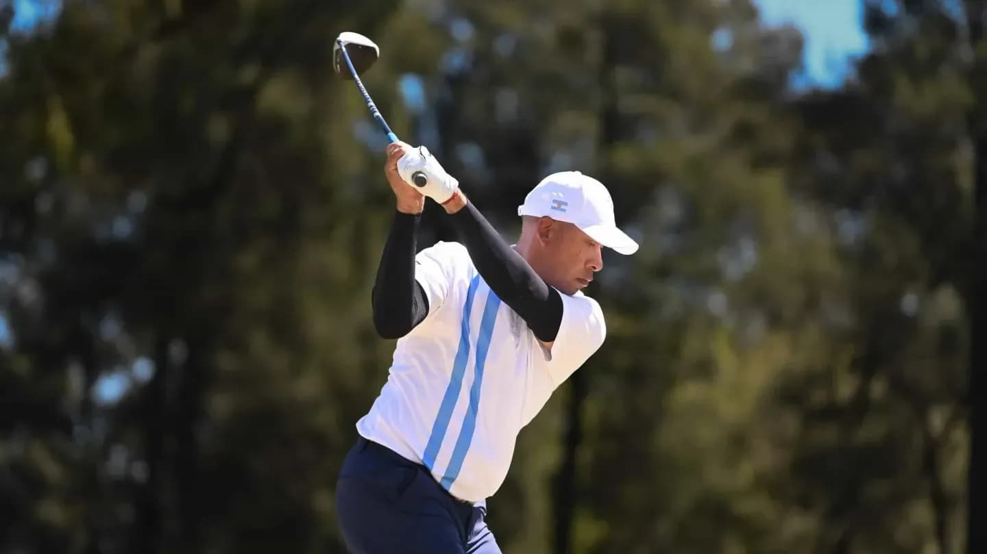 El golfista argentino que aprendió a hacer swing con una rama de árbol va por el podio en los Juegos Suramericanos 2026 - TyC Sports