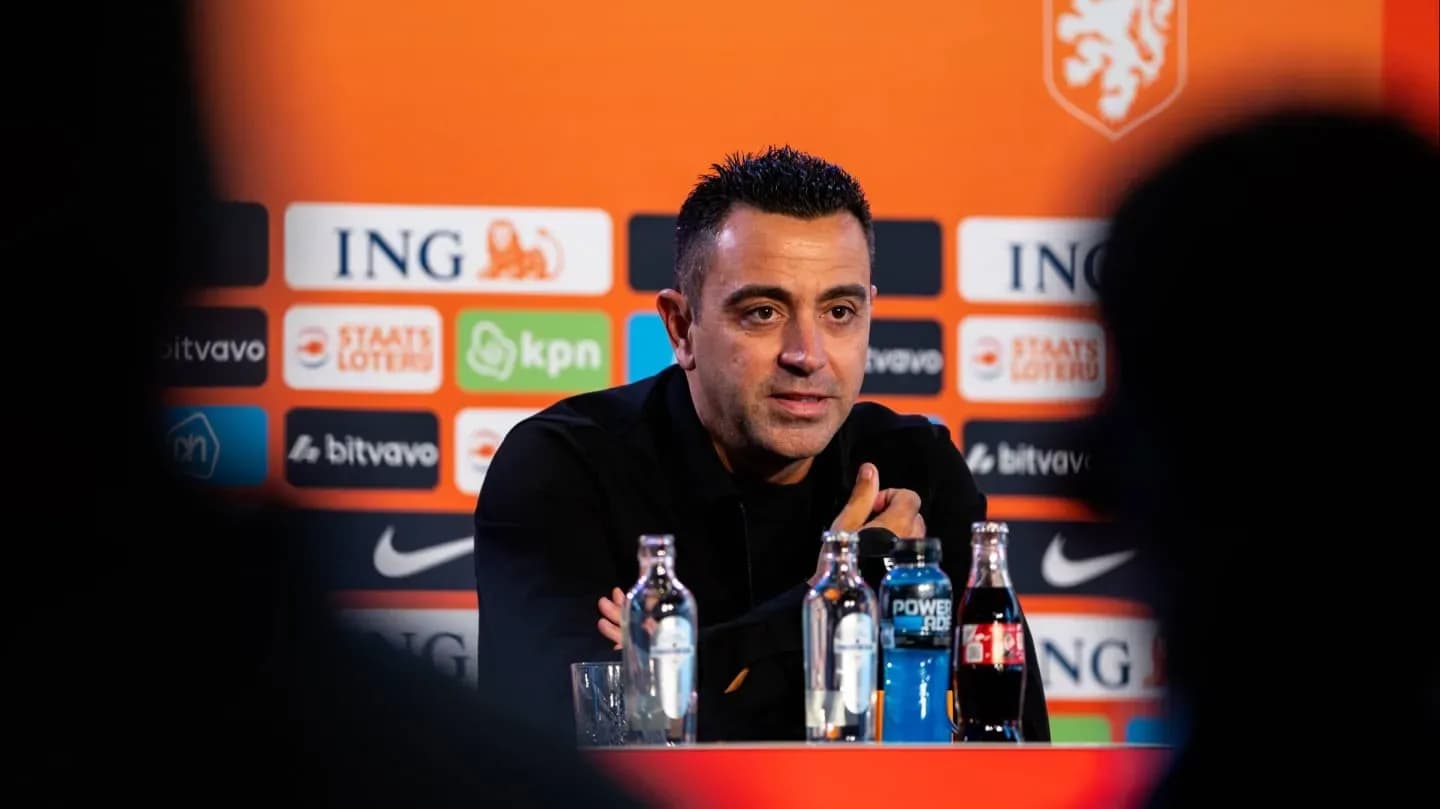 La fuerte decisión que tomó Xavi con Depay en Países Bajos tras su penal errado ante Estudiantes - TyC Sports
