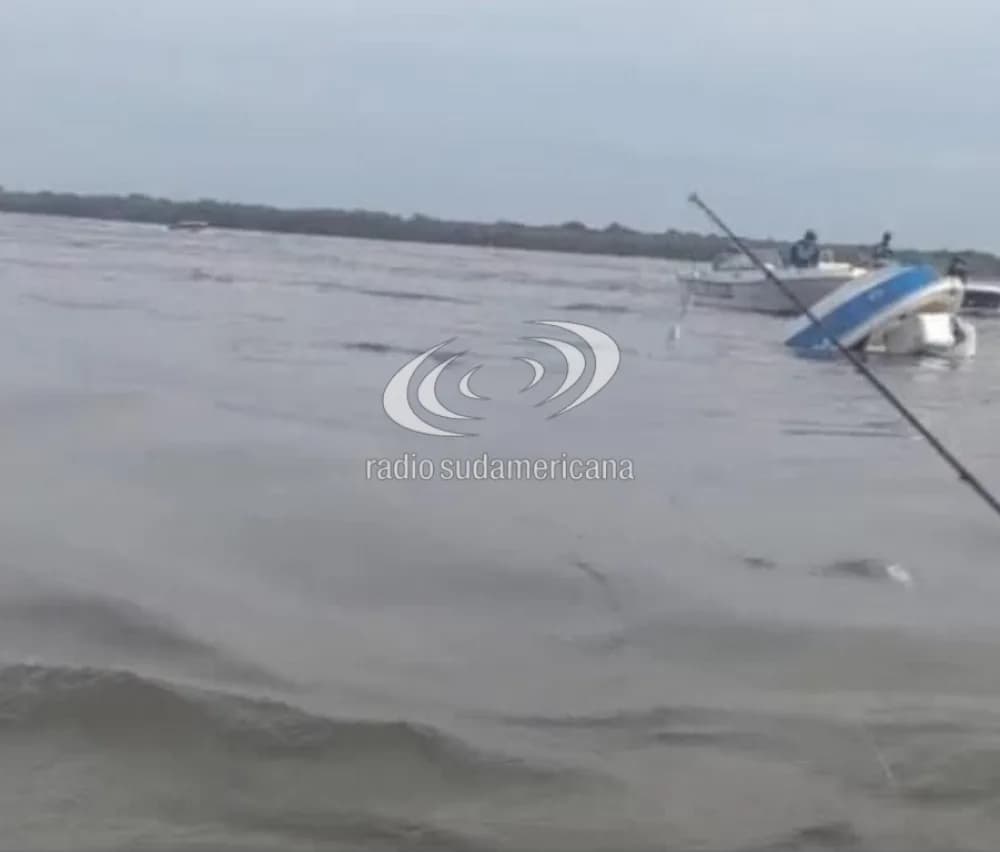Paso de la Patria: una lancha con turistas se dio vuelta en el Paraná