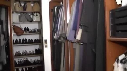 Nuevas imágenes del allanamiento a Cristina Kirchner: así era el vestidor detrás de una puerta blindada